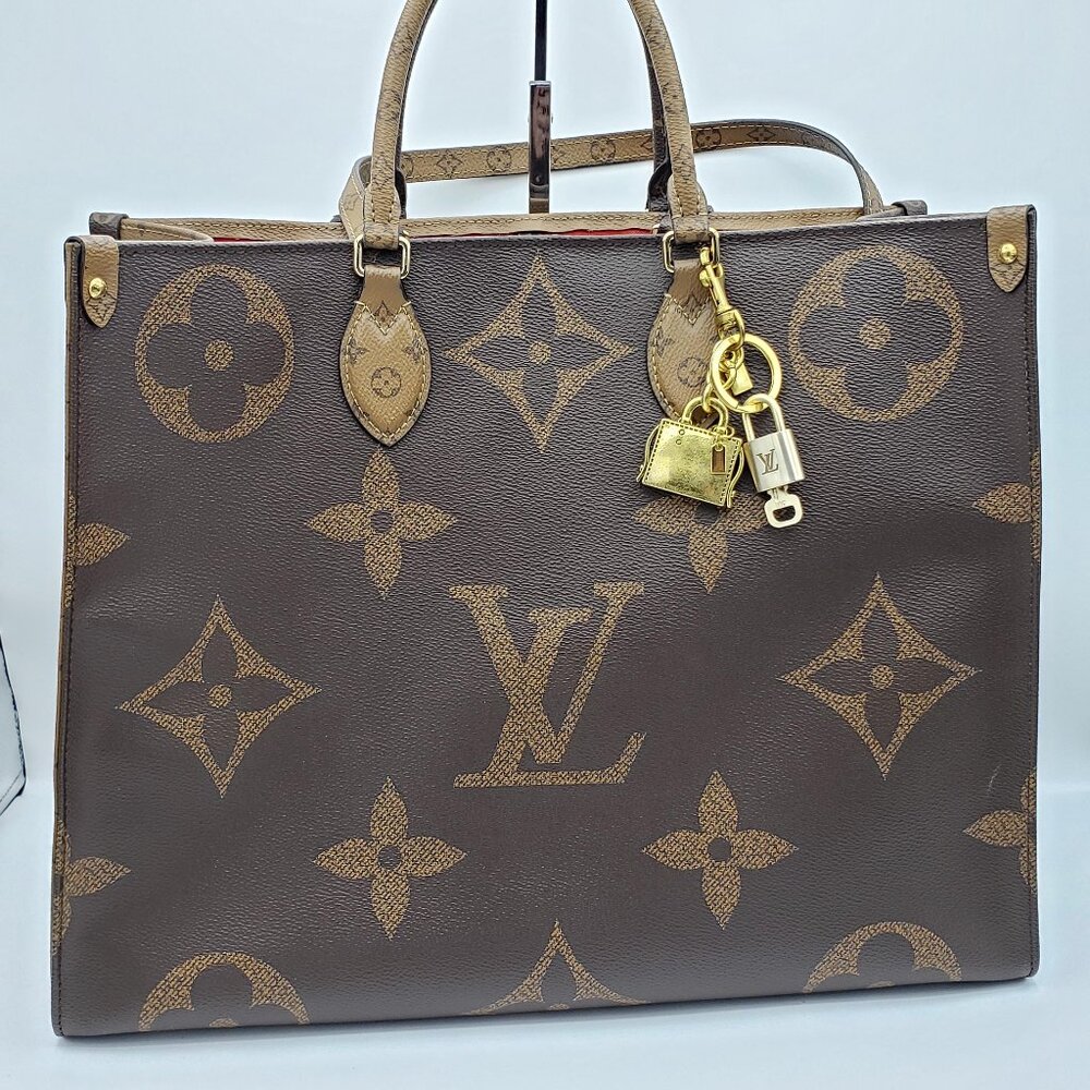 Louis Vuitton Authentic Gold Lock 🔒Unbranded Bag Keychain Charm for Bags - Picture 4 of 14